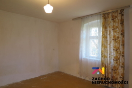 Dom z budynkami gospodarczymi- Karczówka